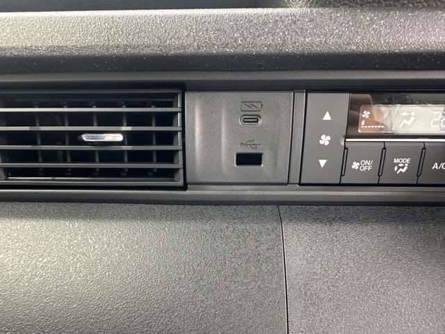 ホンダ Ｎ　ＢＯＸ カスタム ６６０ ターボ コーディネートスタイル ２トーン R7年 (東海) 99