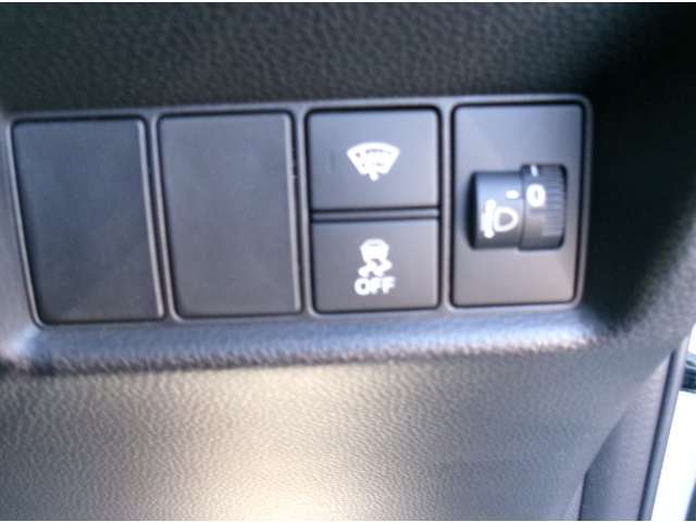 ホンダ フィット　ハイブリッド １．５ Ｅ：ＨＥＶ クロスター ４ＷＤ R4年 (東北) 99