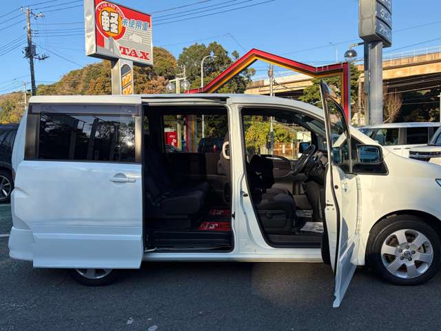 日産 セレナ ２．０ ハイウェイスター Ｖセレクション H22年 (関東) 99