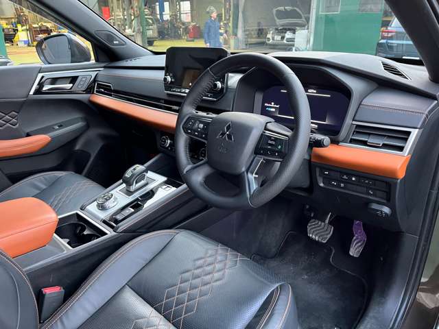 三菱 アウトランダーＰＨＥＶ ＰＨＥＶ ２．４ Ｐ ４ＷＤ R4年 (東海) 99