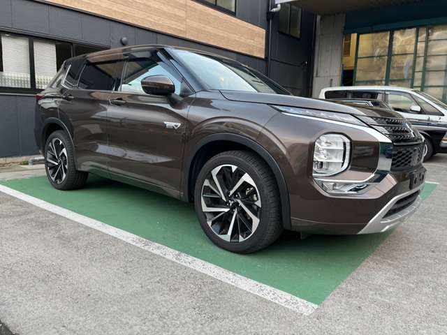 三菱 アウトランダーＰＨＥＶ ＰＨＥＶ ２．４ Ｐ ４ＷＤ R4年 (東海) 99