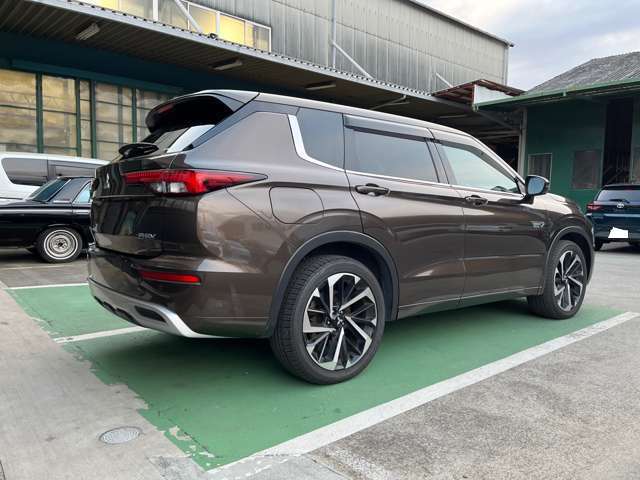 三菱 アウトランダーＰＨＥＶ ＰＨＥＶ ２．４ Ｐ ４ＷＤ R4年 (東海) 99