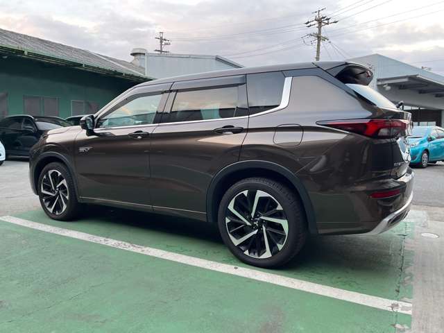 三菱 アウトランダーＰＨＥＶ ＰＨＥＶ ２．４ Ｐ ４ＷＤ R4年 (東海) 99