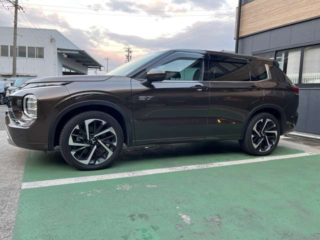 三菱 アウトランダーＰＨＥＶ ＰＨＥＶ ２．４ Ｐ ４ＷＤ R4年 (東海) 99
