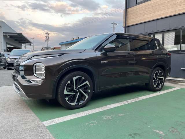 三菱 アウトランダーＰＨＥＶ ＰＨＥＶ ２．４ Ｐ ４ＷＤ R4年 (東海) 99