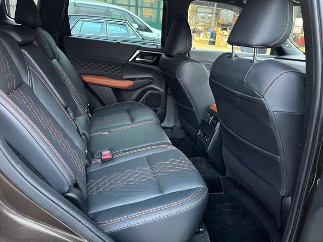 三菱 アウトランダーＰＨＥＶ ＰＨＥＶ ２．４ Ｐ ４ＷＤ R4年 (東海) 99