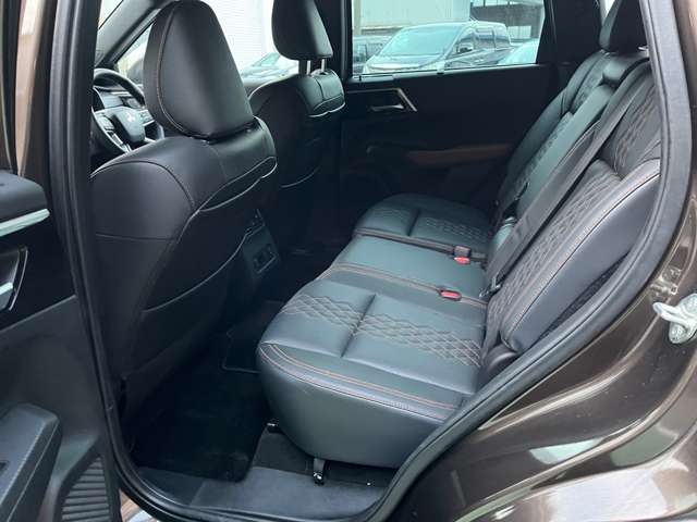 三菱 アウトランダーＰＨＥＶ ＰＨＥＶ ２．４ Ｐ ４ＷＤ R4年 (東海) 99