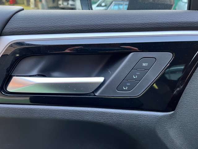 三菱 アウトランダーＰＨＥＶ ＰＨＥＶ ２．４ Ｐ ４ＷＤ R4年 (東海) 99