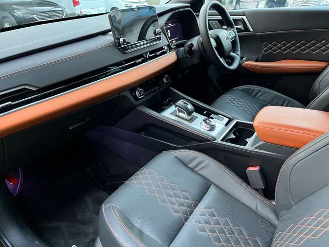 三菱 アウトランダーＰＨＥＶ ＰＨＥＶ ２．４ Ｐ ４ＷＤ R4年 (東海) 99