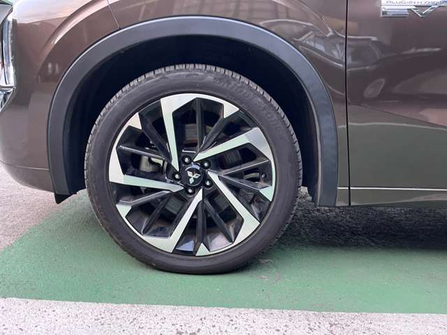 三菱 アウトランダーＰＨＥＶ ＰＨＥＶ ２．４ Ｐ ４ＷＤ R4年 (東海) 99