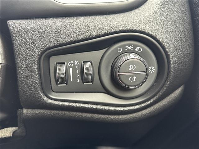 ジープ レネゲード ロンジチュード R2年 (東北) 99