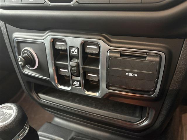 ジープ ラングラー　アンリミテッド アンリミテッド スポーツ アルティチュード ４ＷＤ R3年 (東北) 99