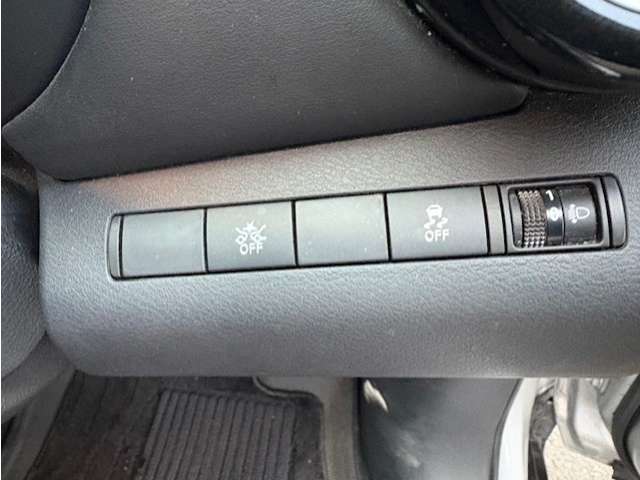 日産 キックス １．２ Ｘ ＦＯＵＲ （Ｅ－ＰＯＷＥＲ） ４ＷＤ R4年 (東北) 99