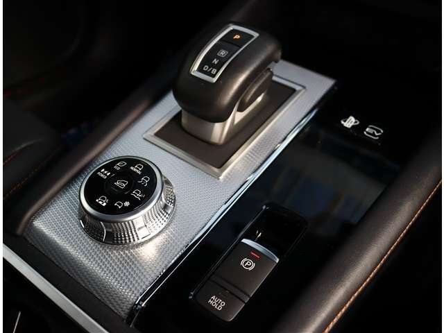 三菱 アウトランダーＰＨＥＶ ＰＨＥＶ ２．４ Ｐ ４ＷＤ R4年 (関東) 99