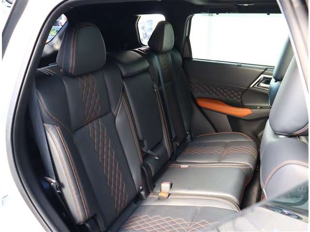 三菱 アウトランダーＰＨＥＶ ＰＨＥＶ ２．４ Ｐ ４ＷＤ R4年 (関東) 99