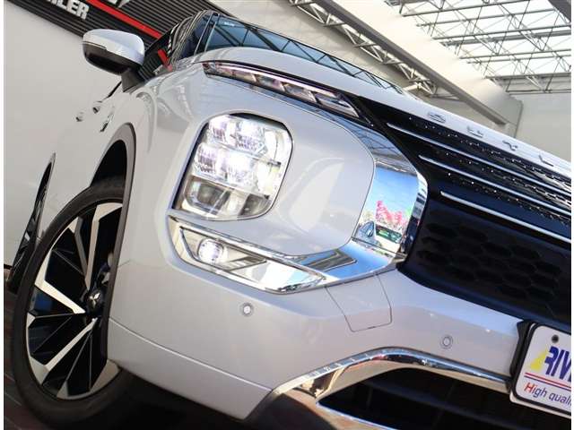 三菱 アウトランダーＰＨＥＶ ＰＨＥＶ ２．４ Ｐ ４ＷＤ R4年 (関東) 99
