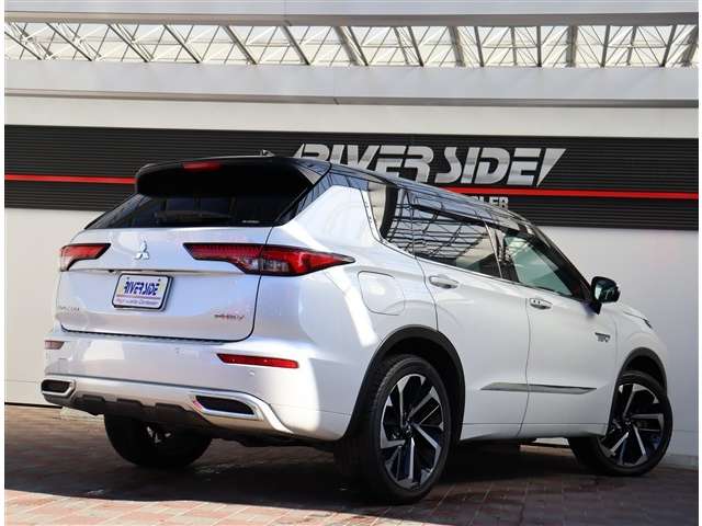 三菱 アウトランダーＰＨＥＶ ＰＨＥＶ ２．４ Ｐ ４ＷＤ R4年 (関東) 99