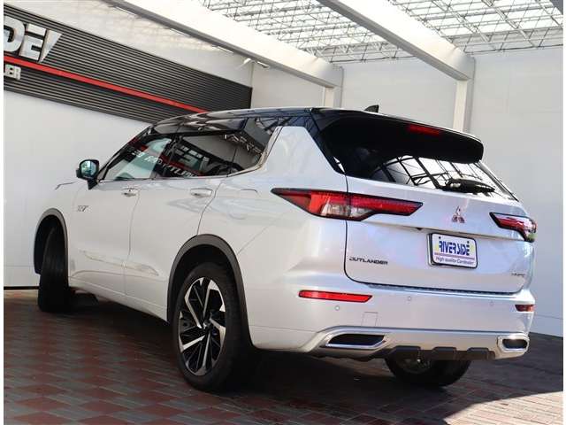三菱 アウトランダーＰＨＥＶ ＰＨＥＶ ２．４ Ｐ ４ＷＤ R4年 (関東) 99