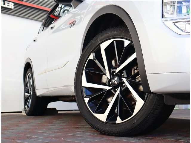 三菱 アウトランダーＰＨＥＶ ＰＨＥＶ ２．４ Ｐ ４ＷＤ R4年 (関東) 99