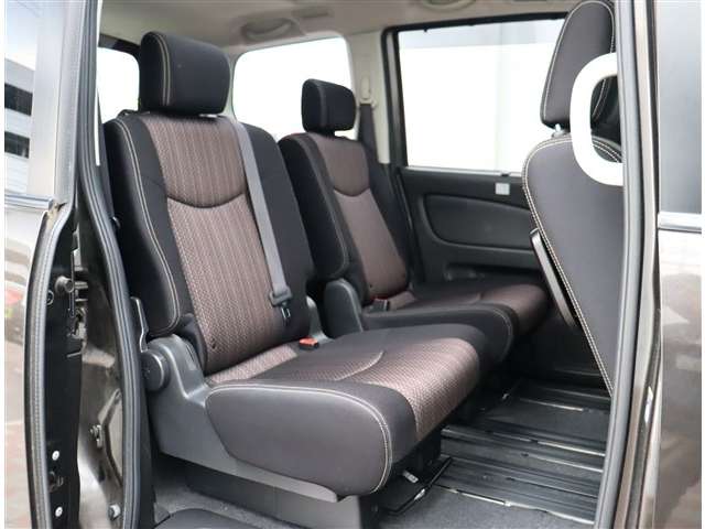 日産 セレナ ２．０ ハイウェイスター Ｇ Ｓ－ＨＹＢＲＩＤ アドバンストセーフティ パッケージ H26年 (関東) 99