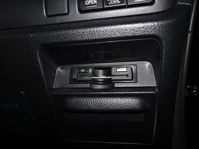 トヨタ ヴォクシー ２．０ ＺＳ 煌ＩＩ R1年 (関東) 99