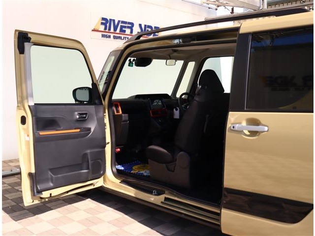 ダイハツ タント ６６０ ファンクロスターボ R4年 (関東) 99