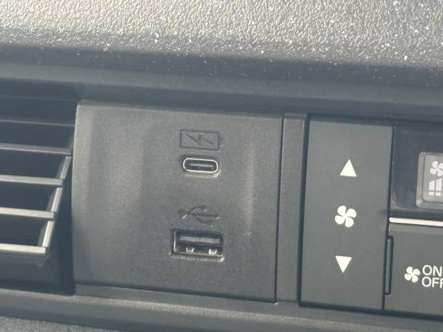 ホンダ Ｎ　ＢＯＸ カスタム ６６０ ターボ コーディネートスタイル ２トーン R6年 (東海) 99