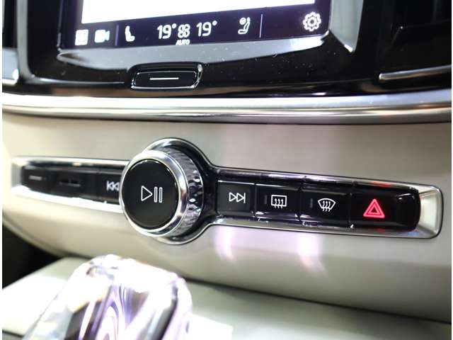 ボルボ Ｓ９０ リチャージ アルティメット Ｔ８ ＡＷＤ プラグイン ハイブリッド ４ＷＤ R5年 (近畿) 99