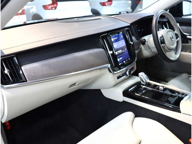 ボルボ Ｓ９０ リチャージ アルティメット Ｔ８ ＡＷＤ プラグイン ハイブリッド ４ＷＤ R5年 (近畿) 99