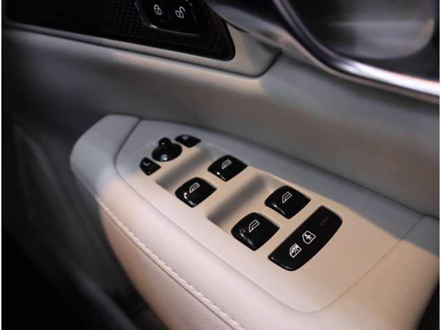 ボルボ Ｓ９０ リチャージ アルティメット Ｔ８ ＡＷＤ プラグイン ハイブリッド ４ＷＤ R5年 (近畿) 99