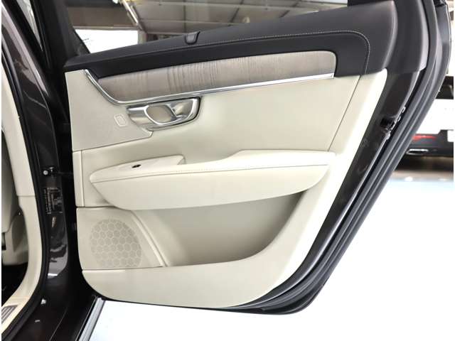 ボルボ Ｓ９０ リチャージ アルティメット Ｔ８ ＡＷＤ プラグイン ハイブリッド ４ＷＤ R5年 (近畿) 99