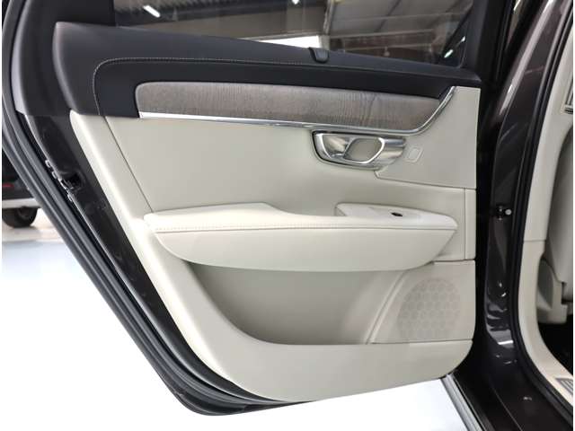 ボルボ Ｓ９０ リチャージ アルティメット Ｔ８ ＡＷＤ プラグイン ハイブリッド ４ＷＤ R5年 (近畿) 99