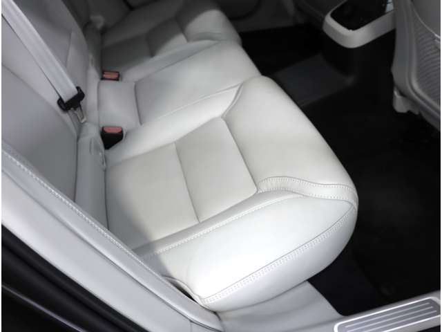 ボルボ Ｓ９０ リチャージ アルティメット Ｔ８ ＡＷＤ プラグイン ハイブリッド ４ＷＤ R5年 (近畿) 99