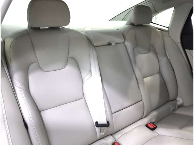 ボルボ Ｓ９０ リチャージ アルティメット Ｔ８ ＡＷＤ プラグイン ハイブリッド ４ＷＤ R5年 (近畿) 99