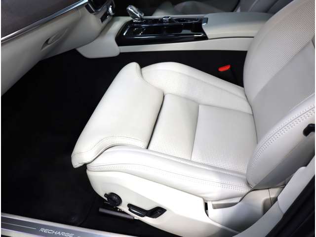 ボルボ Ｓ９０ リチャージ アルティメット Ｔ８ ＡＷＤ プラグイン ハイブリッド ４ＷＤ R5年 (近畿) 99