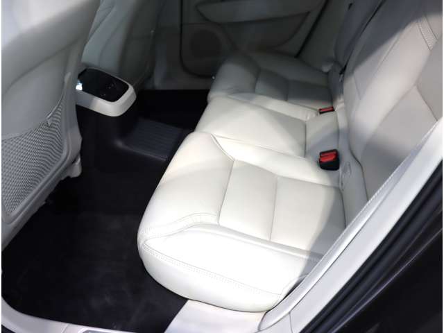 ボルボ Ｓ９０ リチャージ アルティメット Ｔ８ ＡＷＤ プラグイン ハイブリッド ４ＷＤ R5年 (近畿) 99