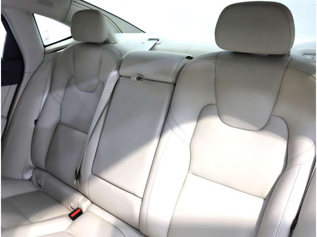 ボルボ Ｓ９０ リチャージ アルティメット Ｔ８ ＡＷＤ プラグイン ハイブリッド ４ＷＤ R5年 (近畿) 99