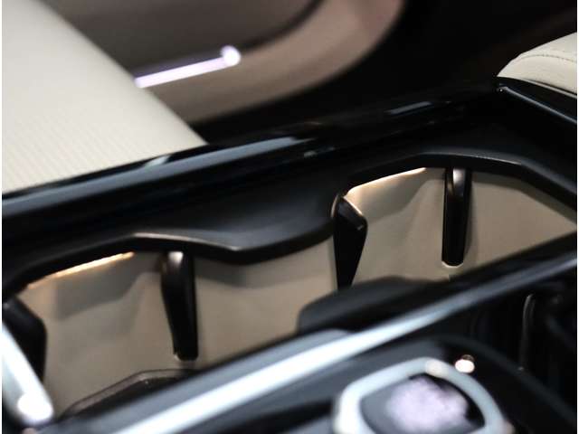 ボルボ Ｓ９０ リチャージ アルティメット Ｔ８ ＡＷＤ プラグイン ハイブリッド ４ＷＤ R5年 (近畿) 99