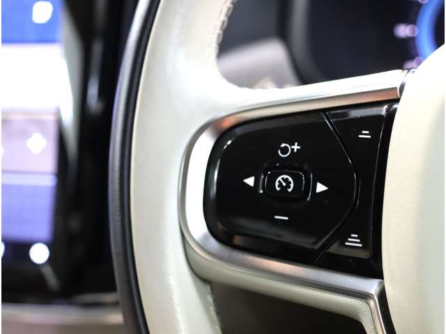 ボルボ Ｓ９０ リチャージ アルティメット Ｔ８ ＡＷＤ プラグイン ハイブリッド ４ＷＤ R5年 (近畿) 99