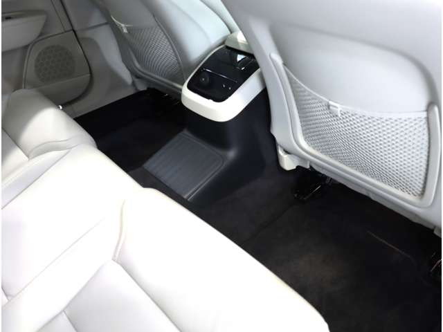 ボルボ Ｓ９０ リチャージ アルティメット Ｔ８ ＡＷＤ プラグイン ハイブリッド ４ＷＤ R5年 (近畿) 99