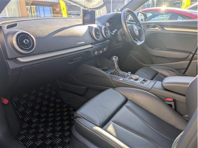 アウディ Ｓ３　スポーツバック ２．０ ４ＷＤ H29年 (東北) 99