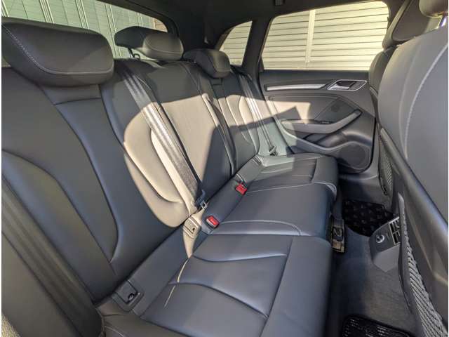 アウディ Ｓ３　スポーツバック ２．０ ４ＷＤ H29年 (東北) 99