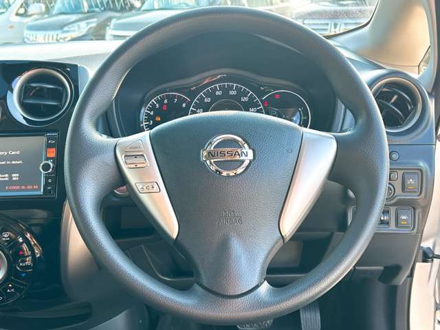 日産 ノート １．２ Ｘ ＤＩＧ－Ｓ Ｖセレクション プラスセーフティ H27年 (九州・沖縄) 99