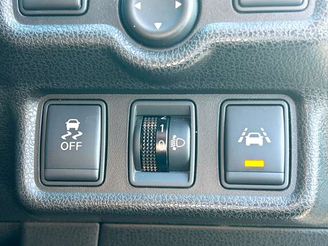 日産 ノート １．２ Ｘ ＤＩＧ－Ｓ Ｖセレクション プラスセーフティ H27年 (九州・沖縄) 99