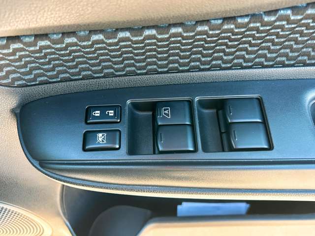 日産 ノート １．２ Ｘ ＤＩＧ－Ｓ Ｖセレクション プラスセーフティ H27年 (九州・沖縄) 99