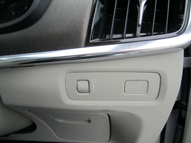 ボルボ Ｖ９０クロスカントリー Ｄ４ ＡＷＤ ディーゼルターボ ４ＷＤ R2年 (四国) 99