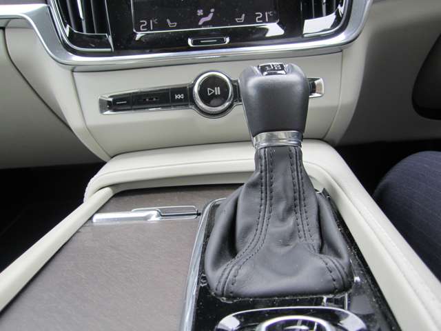 ボルボ Ｖ９０クロスカントリー Ｄ４ ＡＷＤ ディーゼルターボ ４ＷＤ R2年 (四国) 99