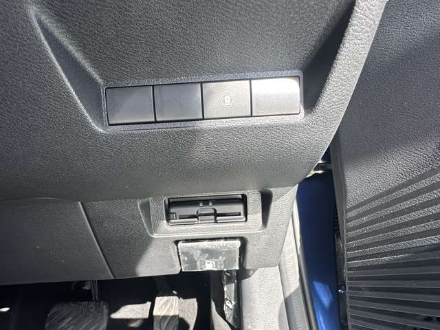 日産 ノートオーラ １．２ Ｇ R4年 (東海) 99