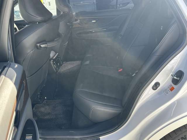 トヨタ クラウン ２．５ Ｚ ハイブリッド車 R7年 (東海) 99