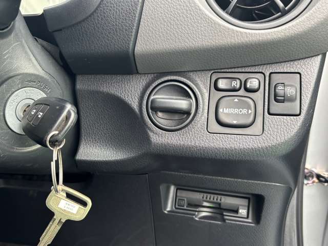 トヨタ ヴィッツ １．３ Ｆ H28年 (九州・沖縄) 99